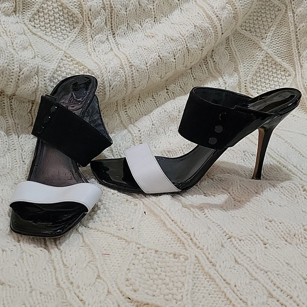 Stuart Weitzman - Picture 3 of 6